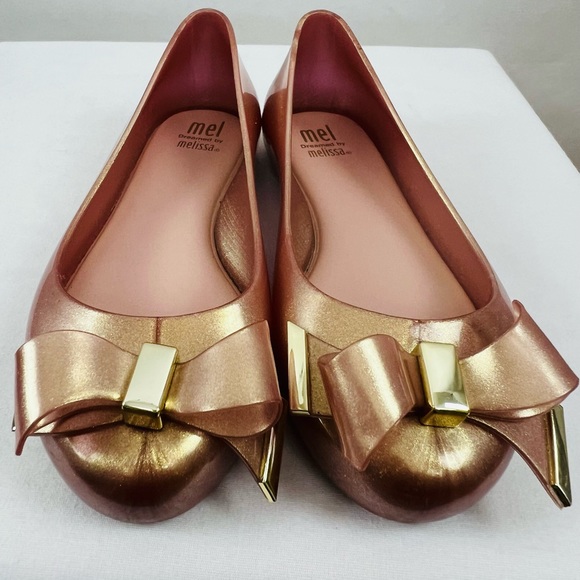 ⭐️HOST PICK⭐️ Mel Dreamed by Melissa Kids Space Love Pumps Rose Gold with Bow - Picture 5 of 12